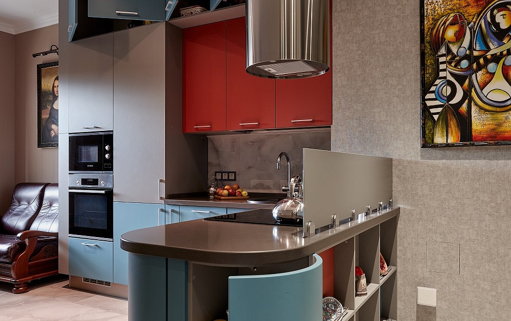 Кухня с барной стойкой