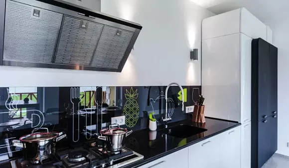 Глянцевая кухня в Анапе