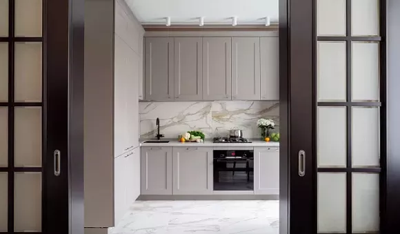 Коричневая кухня в Новосибирске