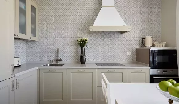 Светлая кухня в Екатеринбурге