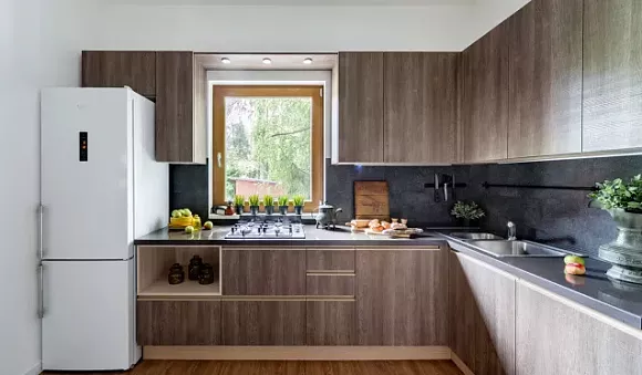 Коричневая кухня в Новосибирске