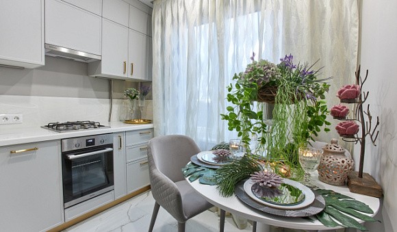 Светлая кухня в Екатеринбурге