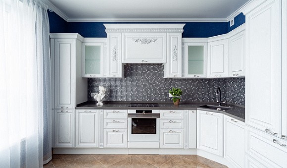 Светлая кухня в Екатеринбурге