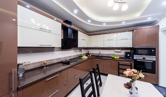 Коричневая кухня в Санкт-Петербурге
