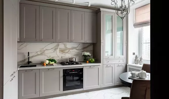 Коричневая кухня в Мурманске